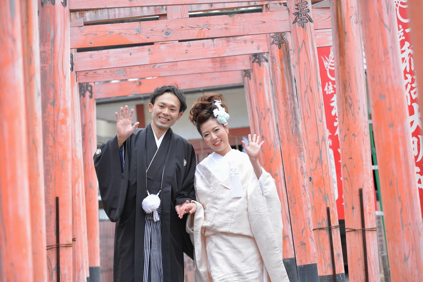 豊国神社で結婚式の新郎と花嫁