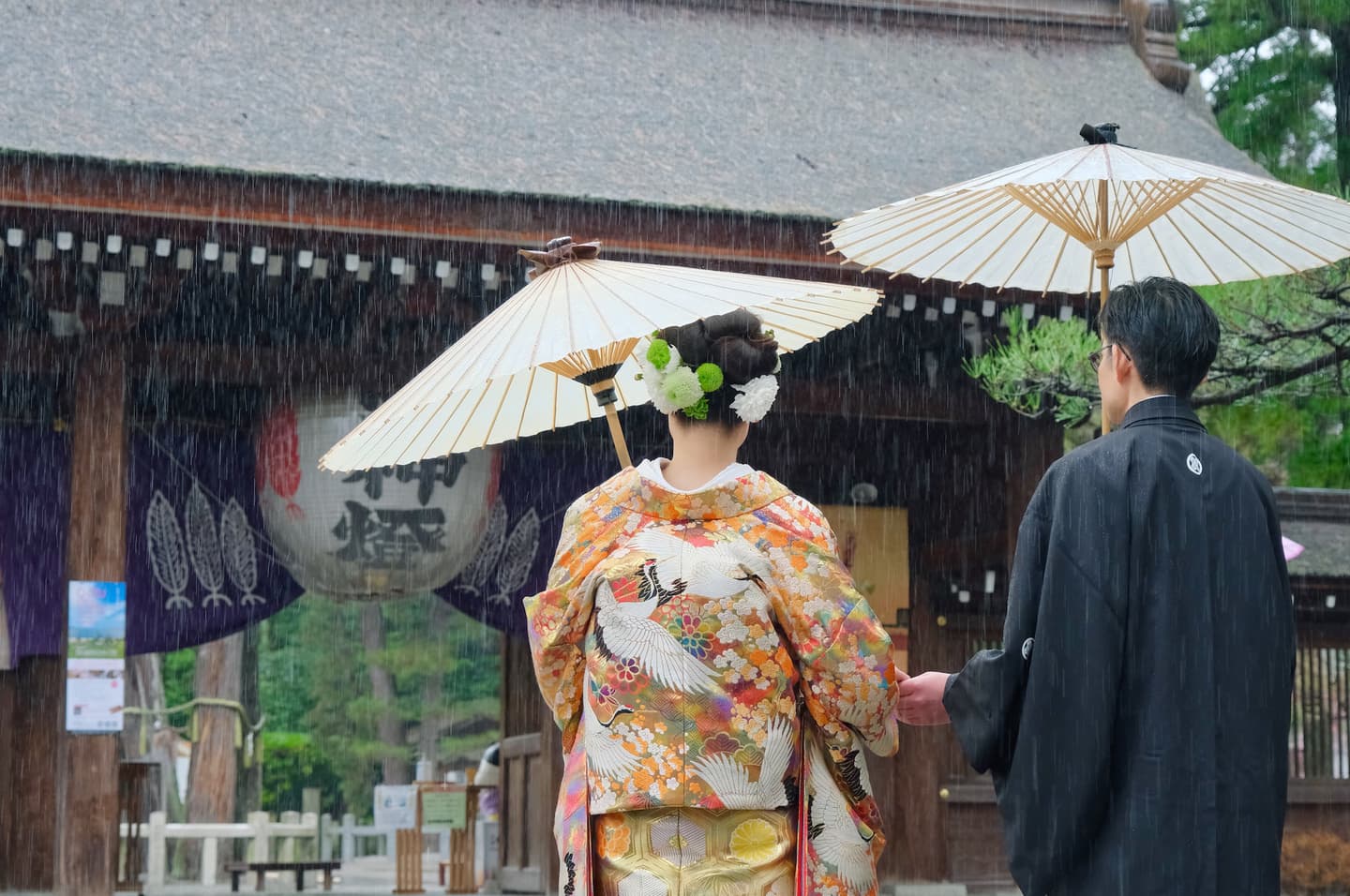 和装衣装で建部大社で結婚式の写真