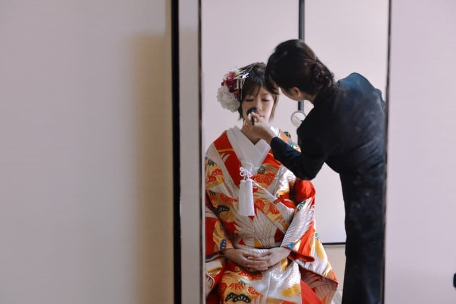 色打掛の花嫁様が結婚式を挙げている