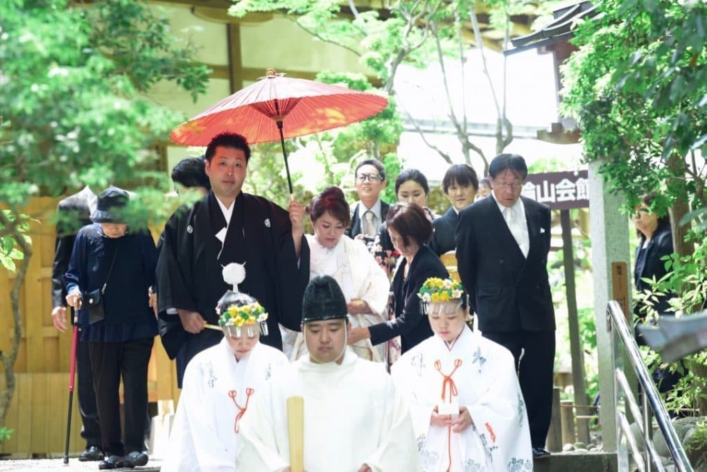 大神神社で結婚式の白無垢の花嫁