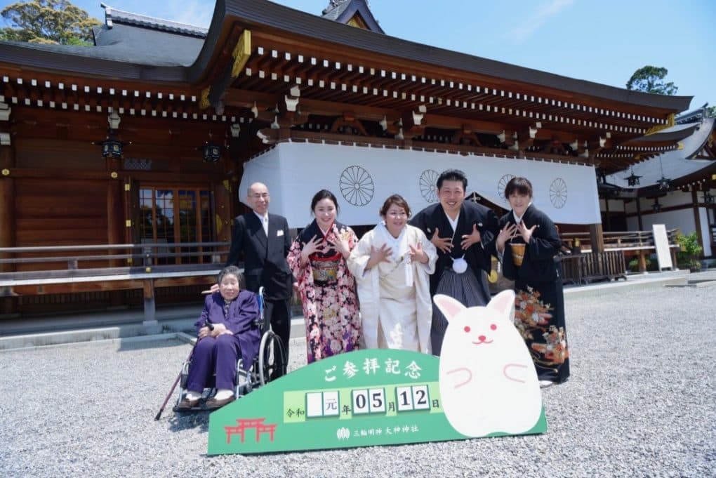 大神神社で結婚式の白無垢の花嫁
