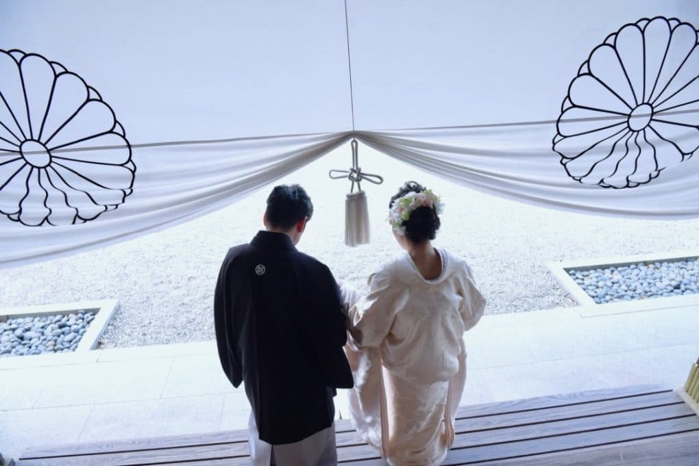 大神神社で白無垢で結婚式の花嫁