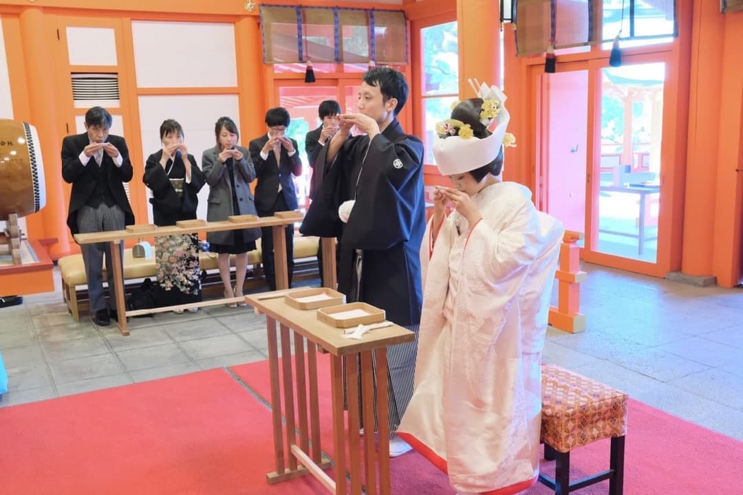 熊野那智大社で結婚式の花嫁