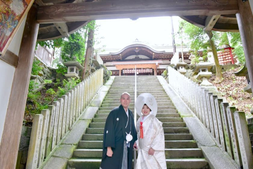 往馬大社で結婚式の白無垢の花嫁