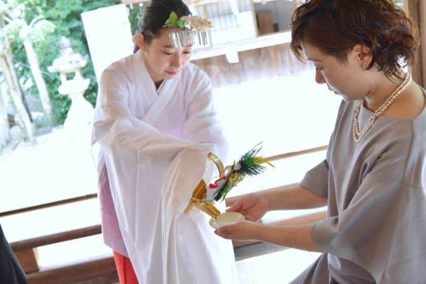 往馬大社で結婚式の白無垢の花嫁