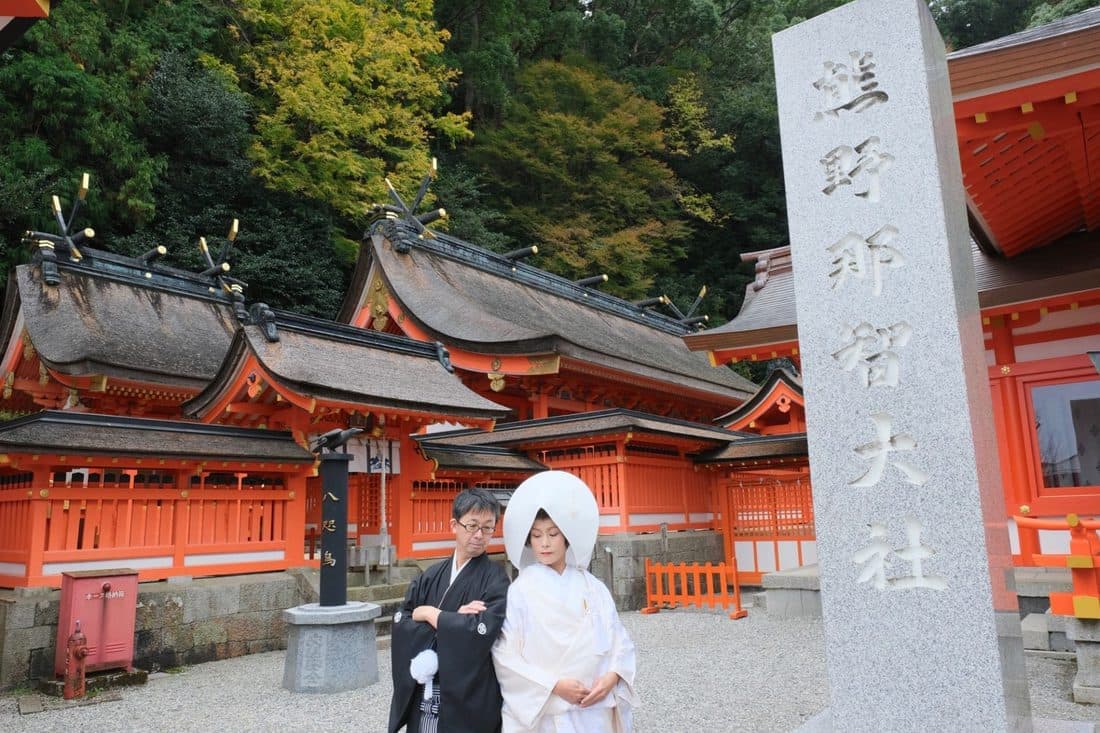 熊野那智大社で白無垢綿帽子の花嫁