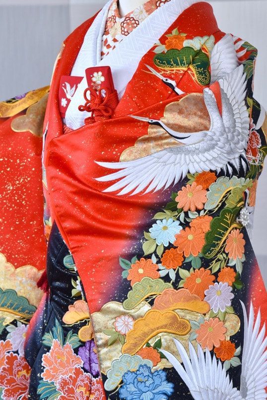 赤と黒色の色打掛