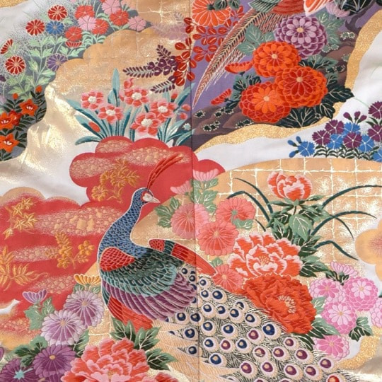 豪華で美しい赤い色打掛