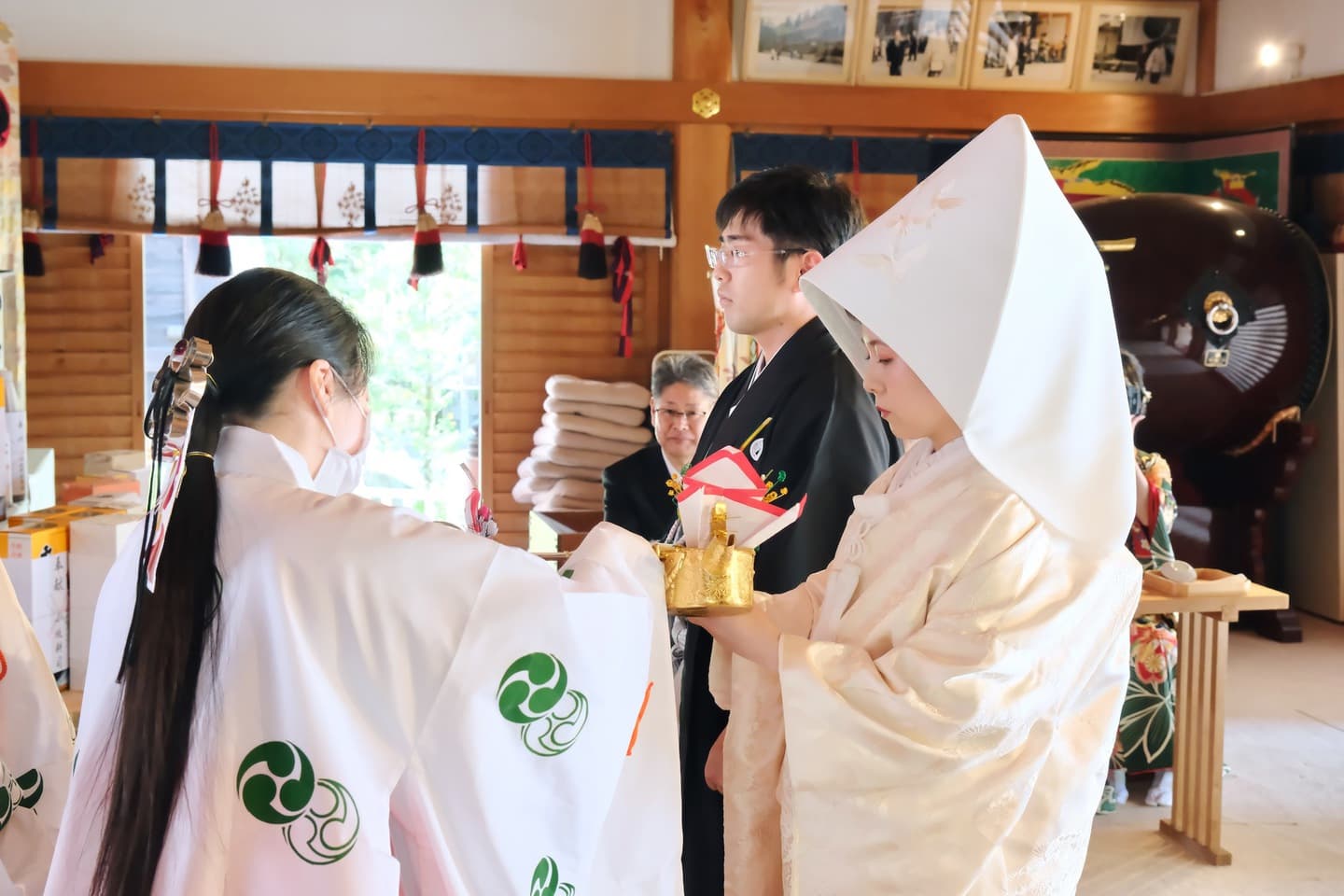 綿帽子での結婚式の写真