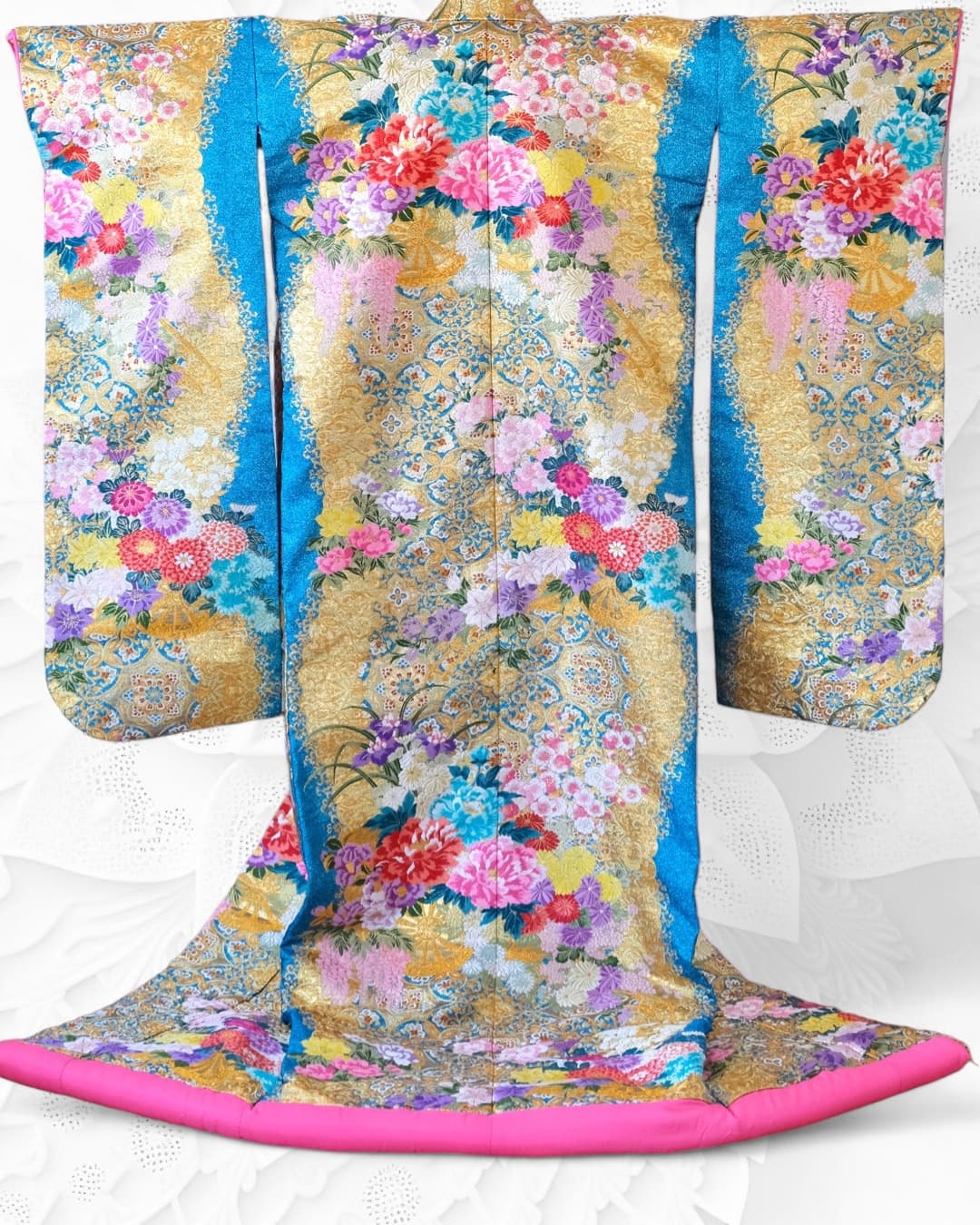 神前式や前撮り用の豪華で美しい水色と花の色打掛レンタル