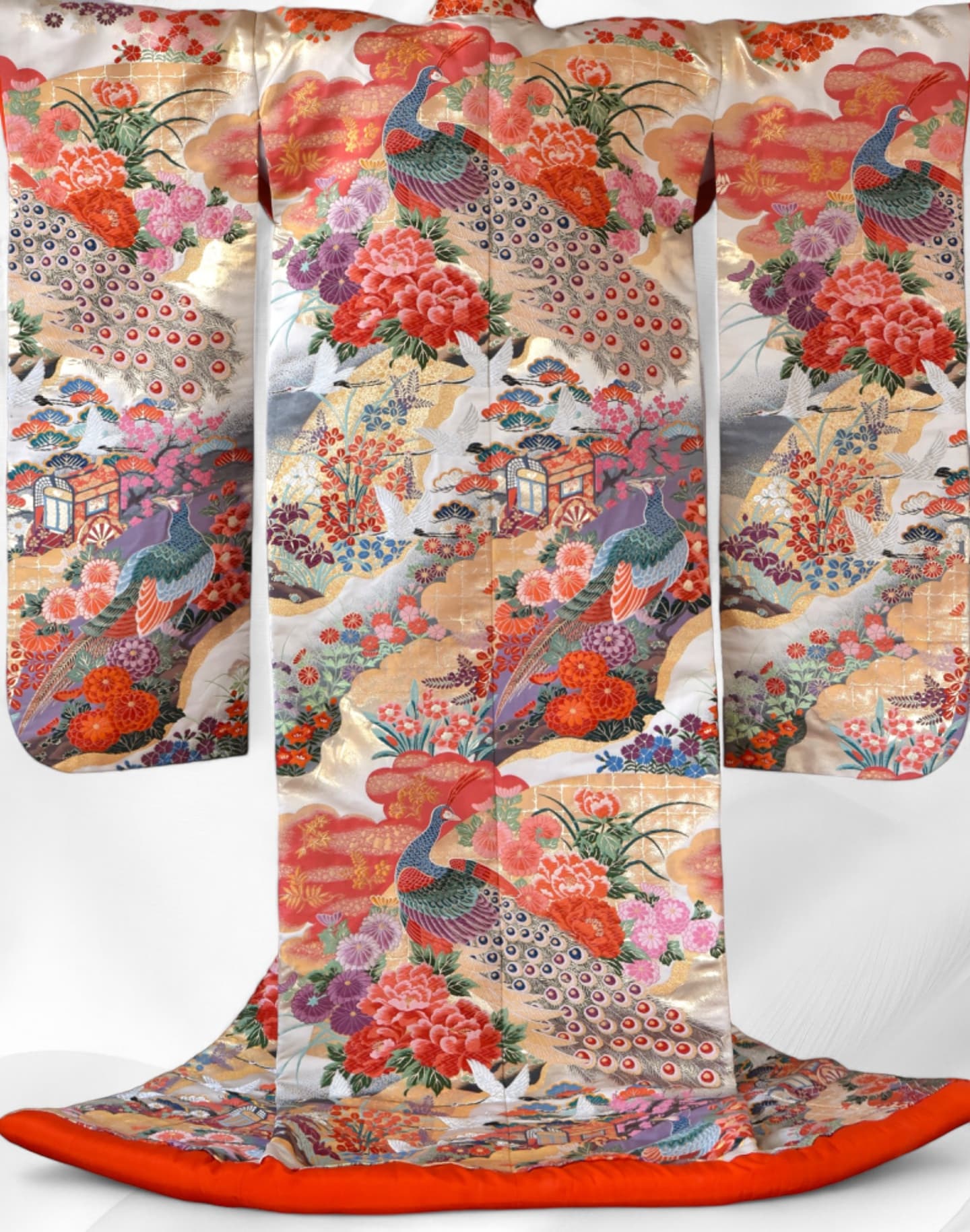 豪華で美しい赤い色打掛