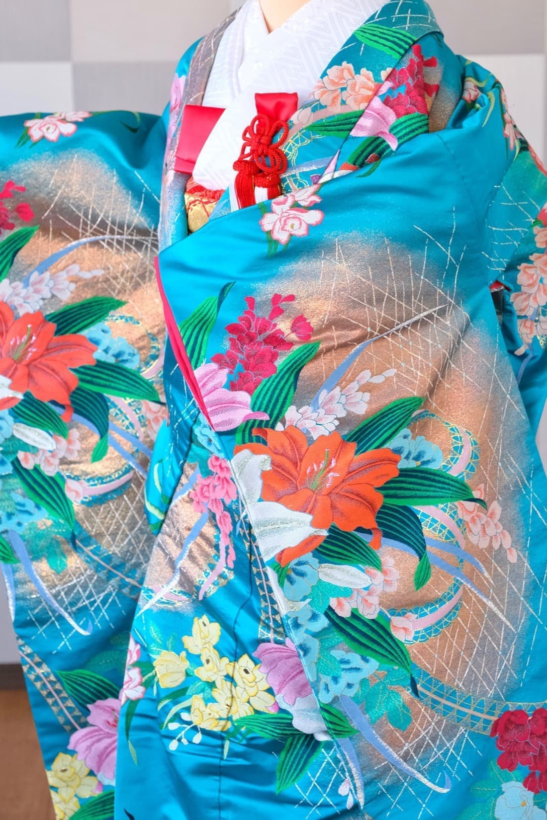 神前式や前撮り用の豪華で美しい水色と花の色打掛レンタル