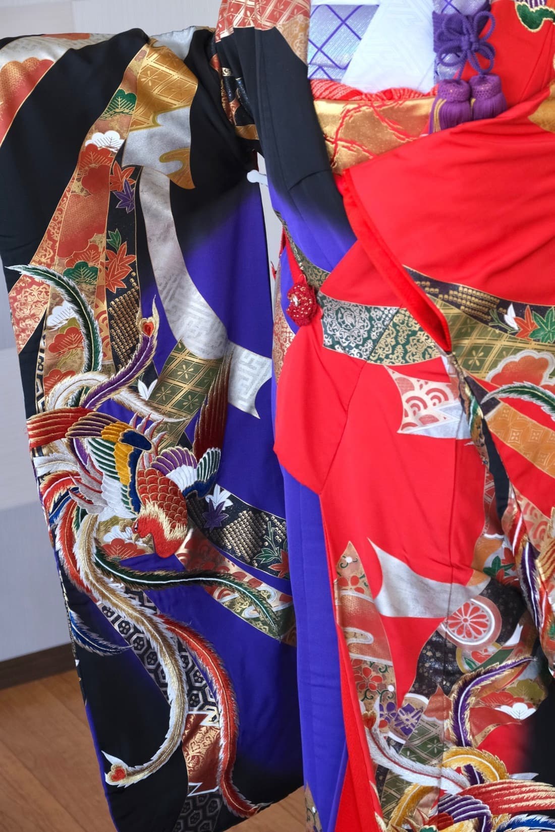 桂由美YUMIKATURAの黒と青紫と赤の鳳凰打掛結婚式前撮りレンタル