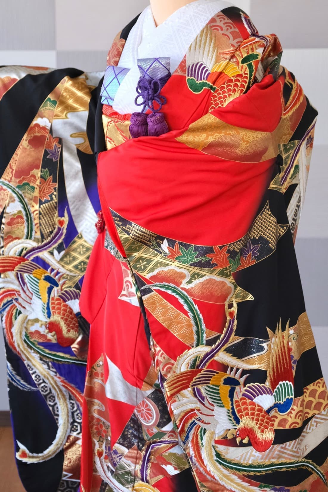 桂由美YUMIKATURAの黒と青紫と赤の鳳凰打掛結婚式前撮りレンタル
