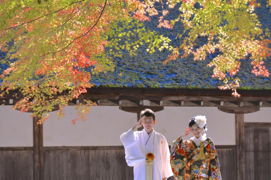 紅葉の京都で和装前撮りロケーションフォトの写真