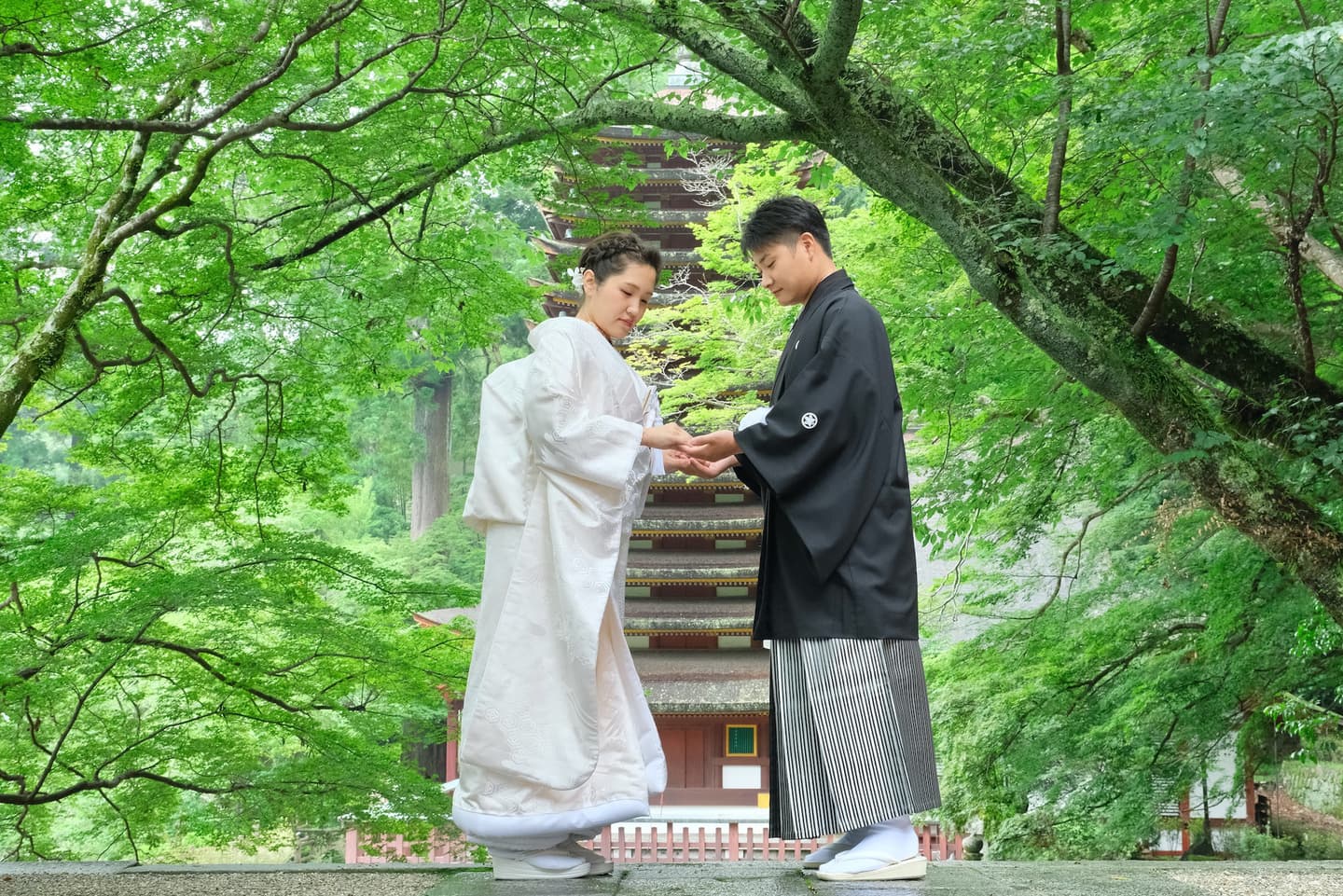 談山神社で前撮りの花嫁の写真
