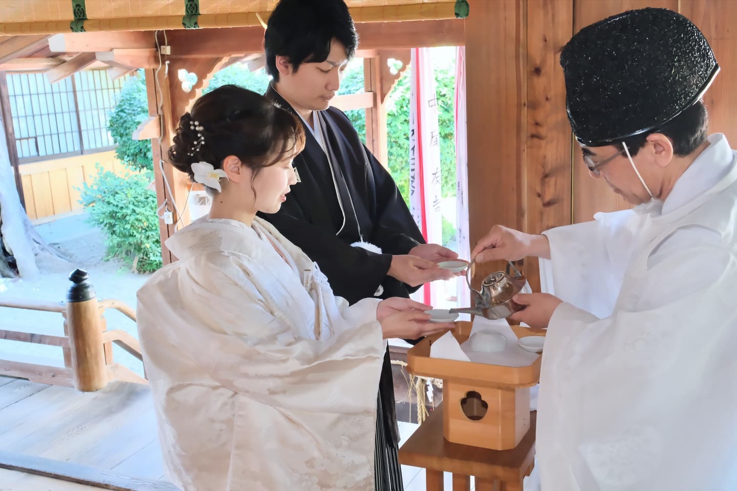 神社で和装のフォトウエディング