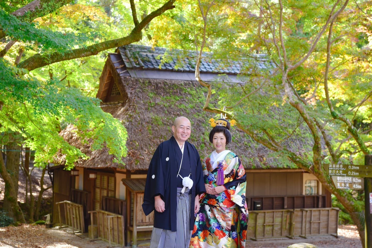 和室や日本庭園と茶室での前撮りの新郎新婦の写真