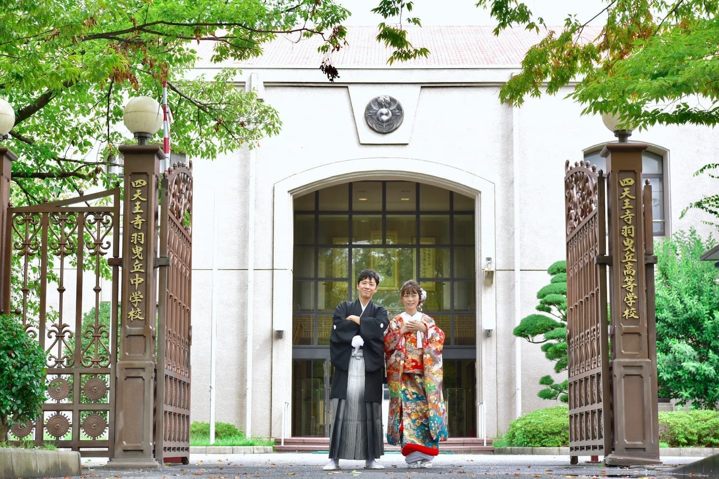 学校で撮った結婚写真