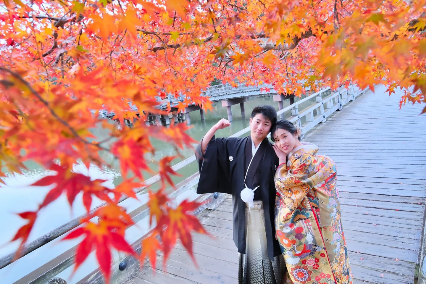  紅葉の奈良公園での前撮りフォトウエディング写真