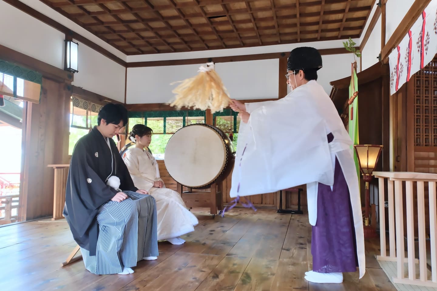 神社で和装のフォトウエディング