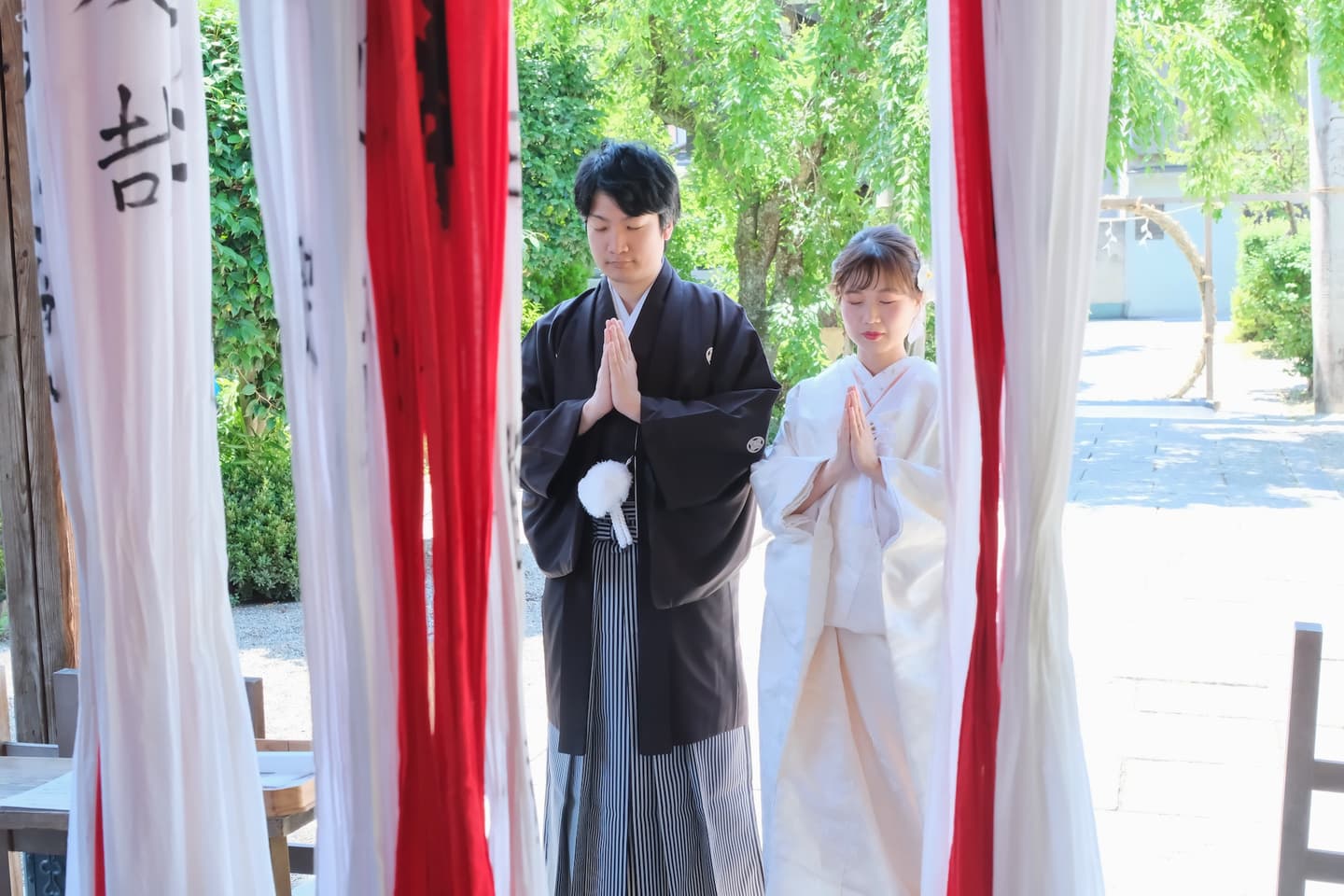 神社で和装のフォトウエディング