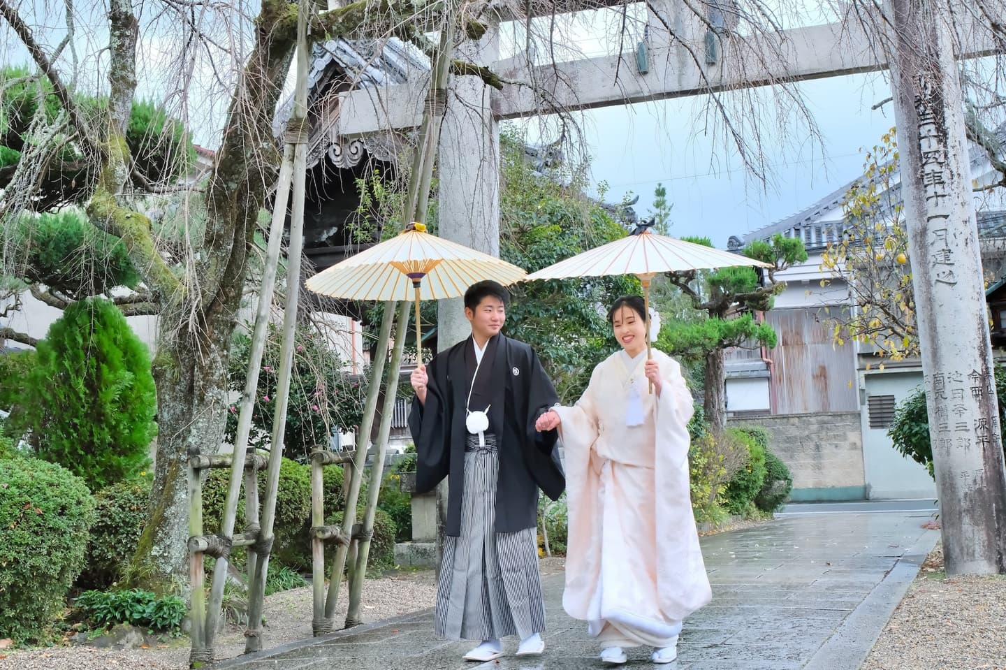 奈良の神社で和装のフォトウエディング。