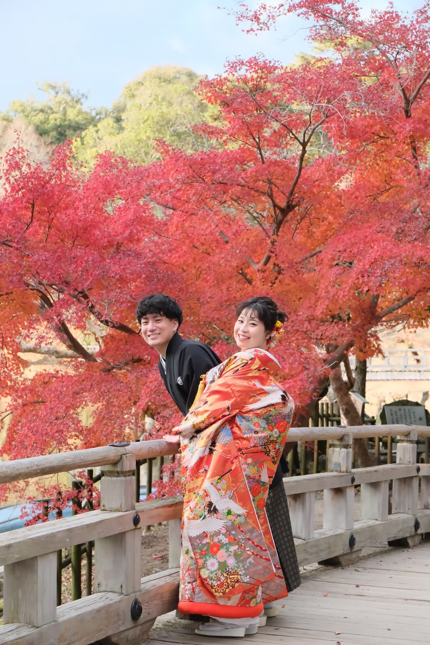 奈良の浮御堂で和装前撮りフォトウェディングをしている新郎新婦