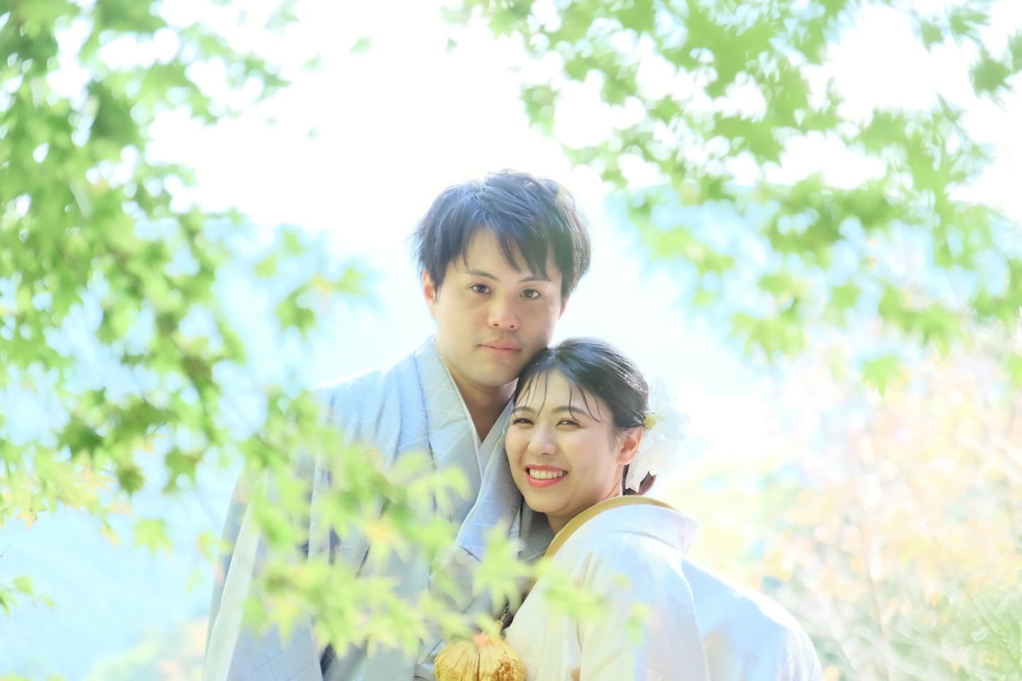 長谷寺で前撮り和装着物フォトウエディングをしている新郎新婦の写真