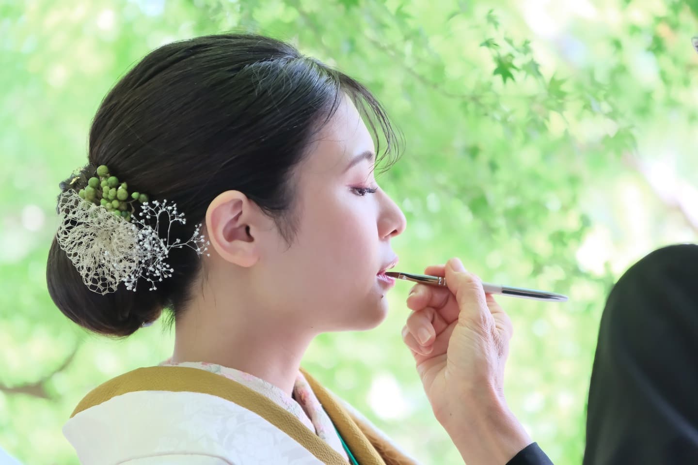 長谷寺で前撮り和装着物フォトウエディングをしている新郎新婦の写真