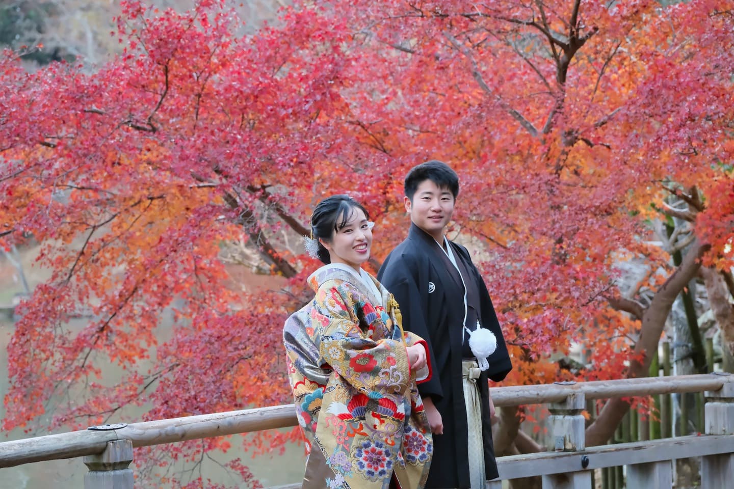  紅葉の奈良公園での前撮りフォトウエディング写真