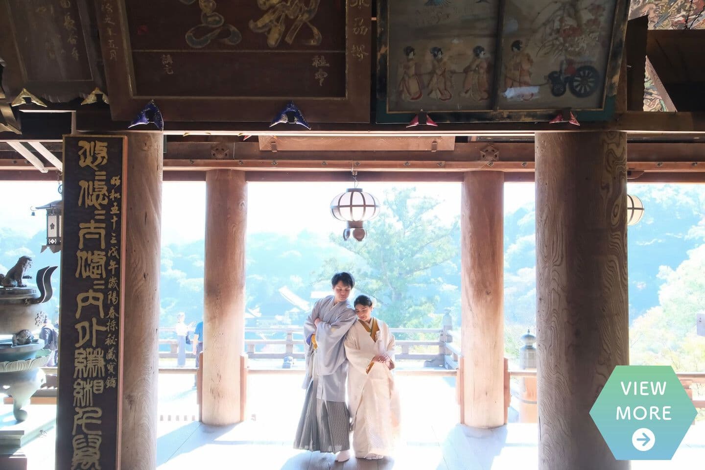 長谷寺で前撮り和装着物フォトウエディングをしている新郎新婦の写真