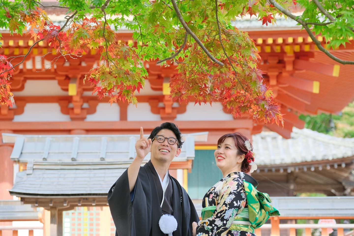 長谷寺で前撮り和装着物フォトウエディングをしている新郎新婦の写真