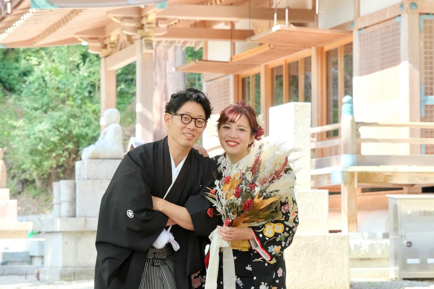 長谷寺で前撮り和装着物フォトウエディングをしている新郎新婦の写真