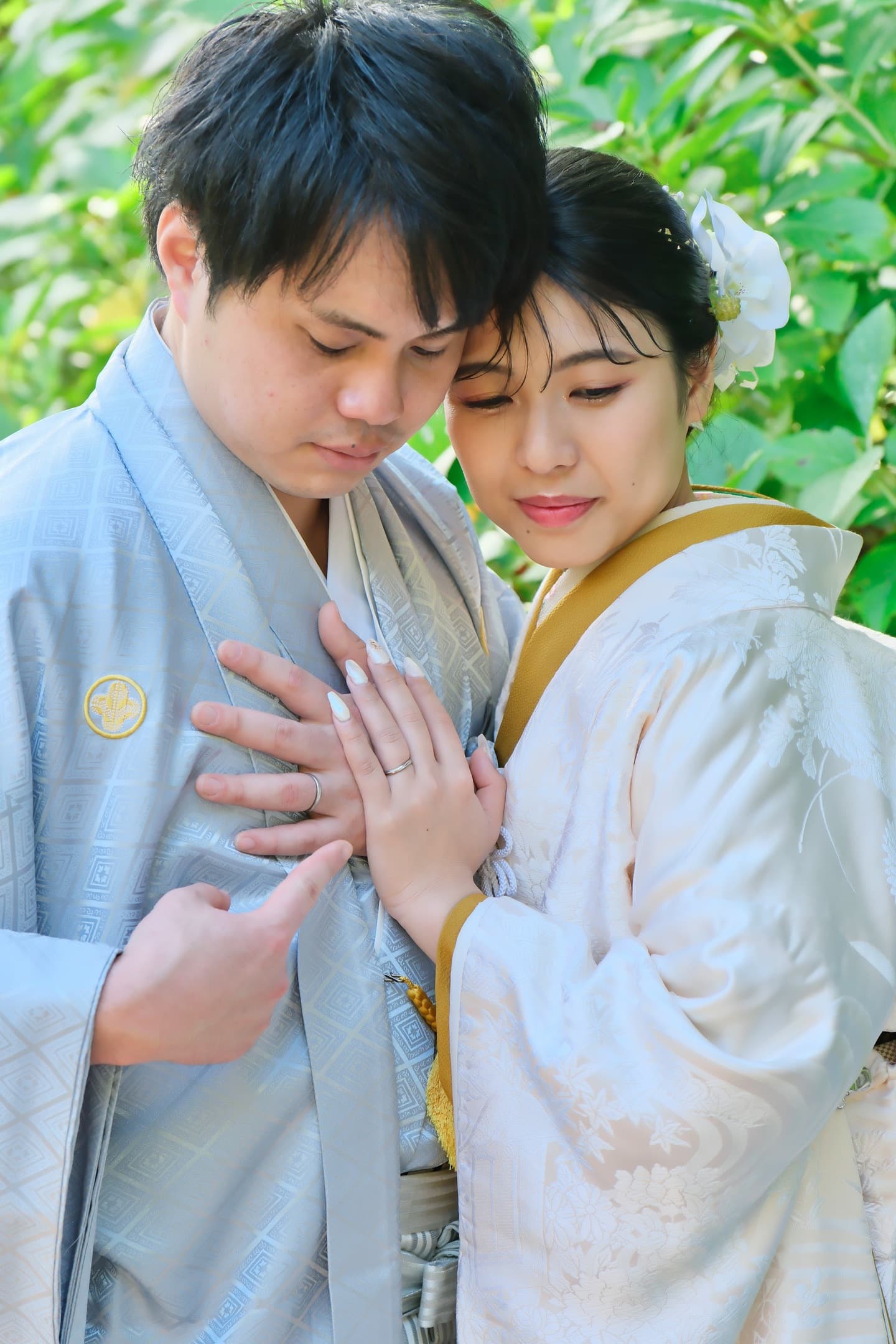 長谷寺で前撮り和装着物フォトウエディングをしている新郎新婦の写真