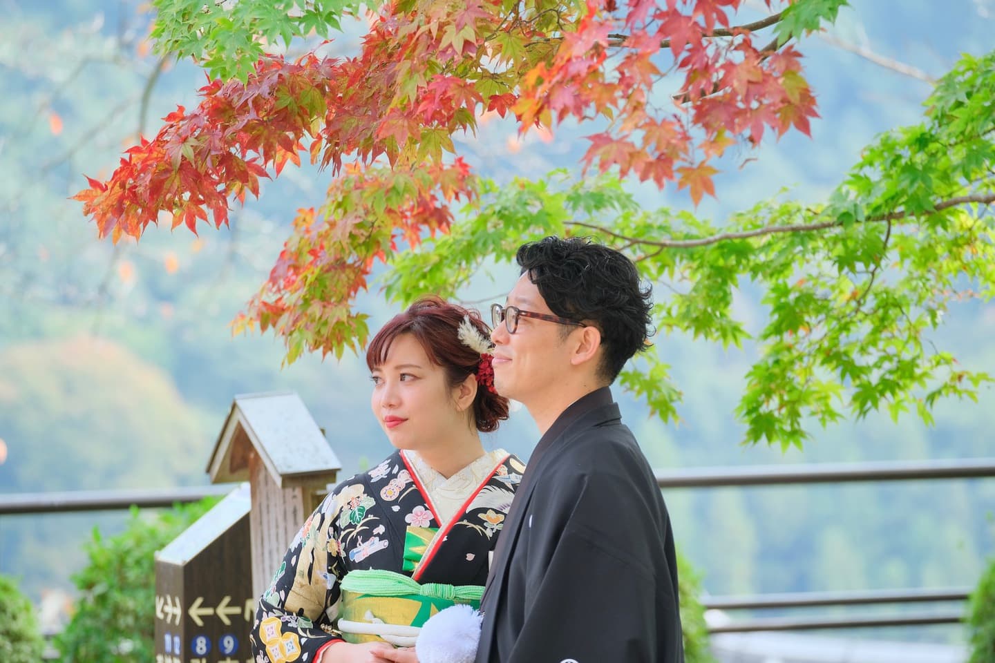 長谷寺で前撮り和装着物フォトウエディングをしている新郎新婦の写真