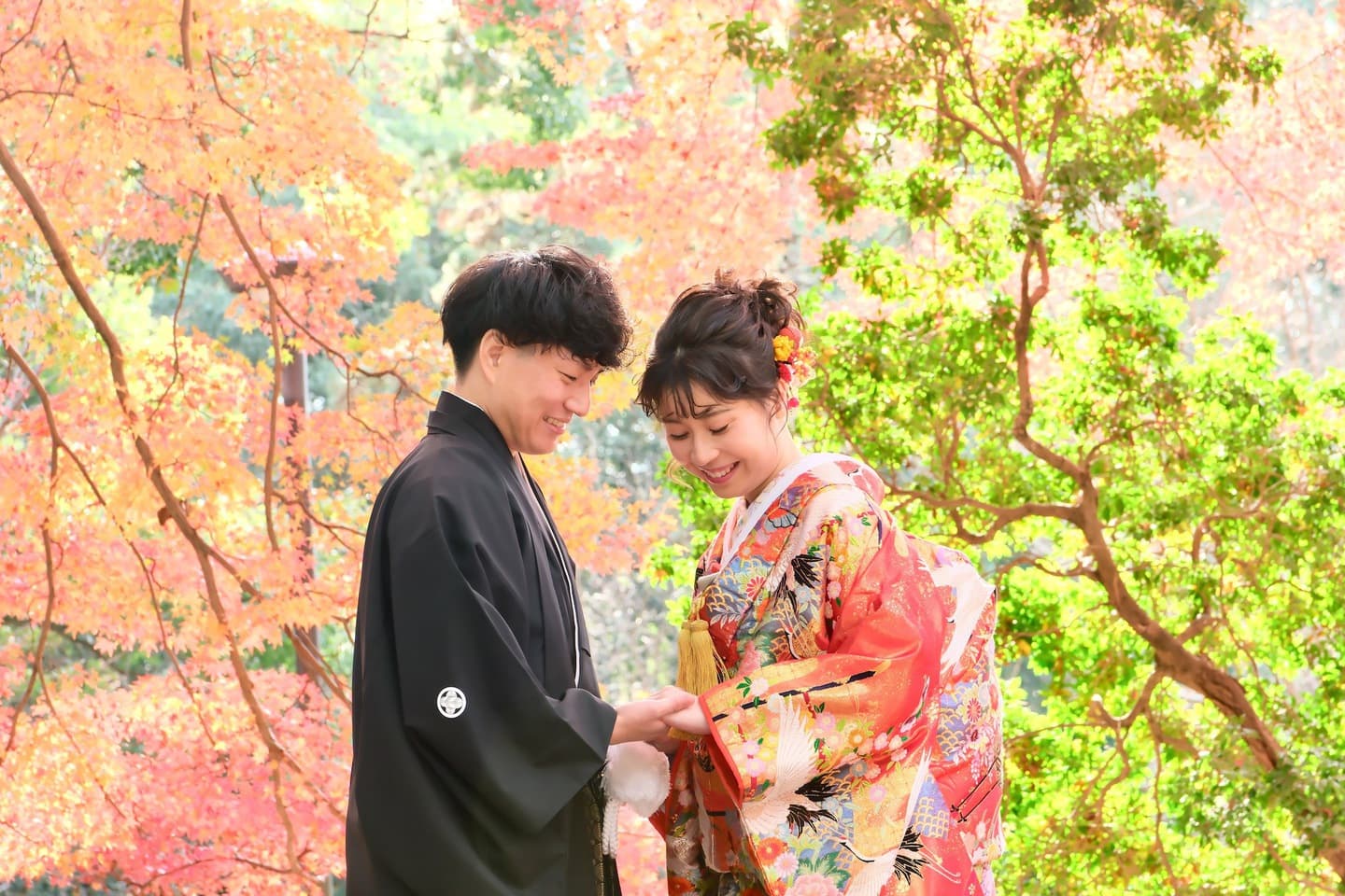  紅葉の奈良公園での前撮りフォトウエディング写真