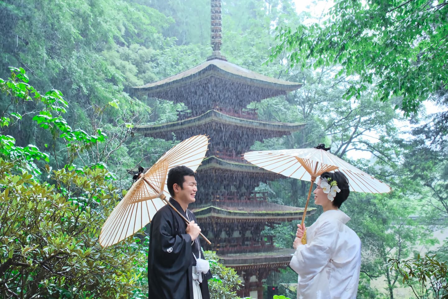 雨の前撮りロケーション撮影のフォトウエディング