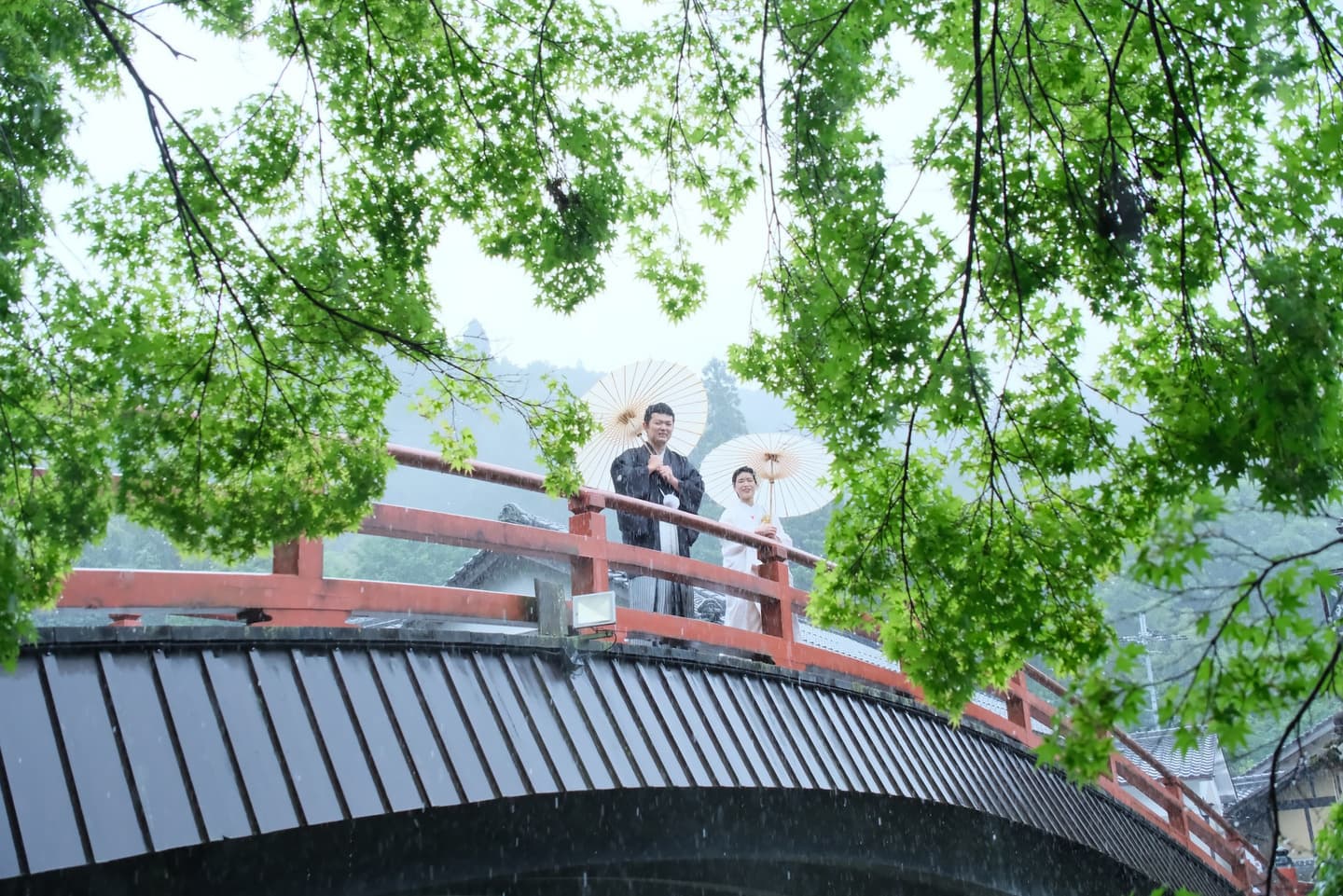 雨の前撮りロケーション撮影のフォトウエディング