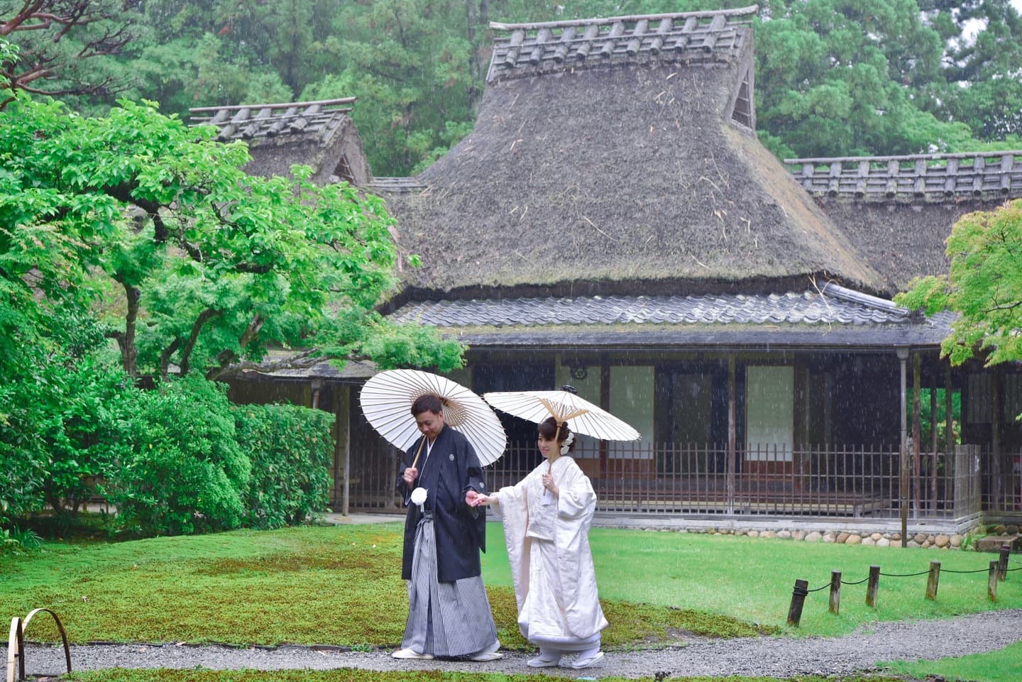 雨の前撮りロケーション撮影のフォトウエディング