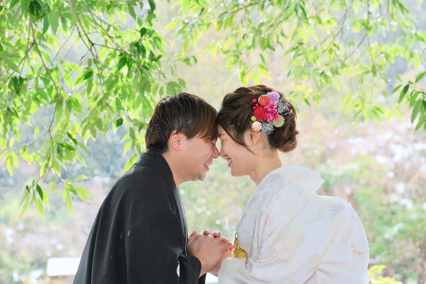 明日香村で前撮り和装着物フォトウエディングをしている新郎新婦