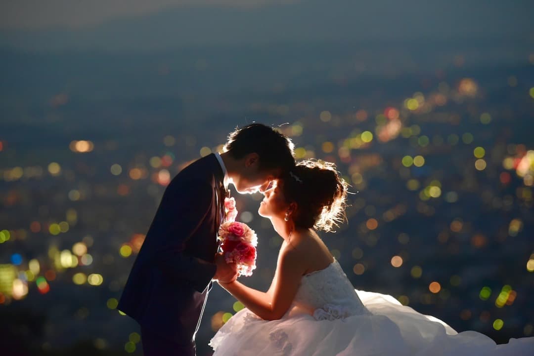 若草山の夜景でドレスの結婚写真