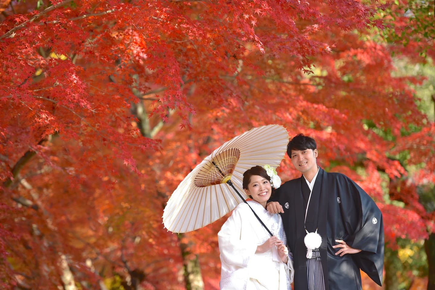 紅葉での奈良フォトウェディング前撮りの写真