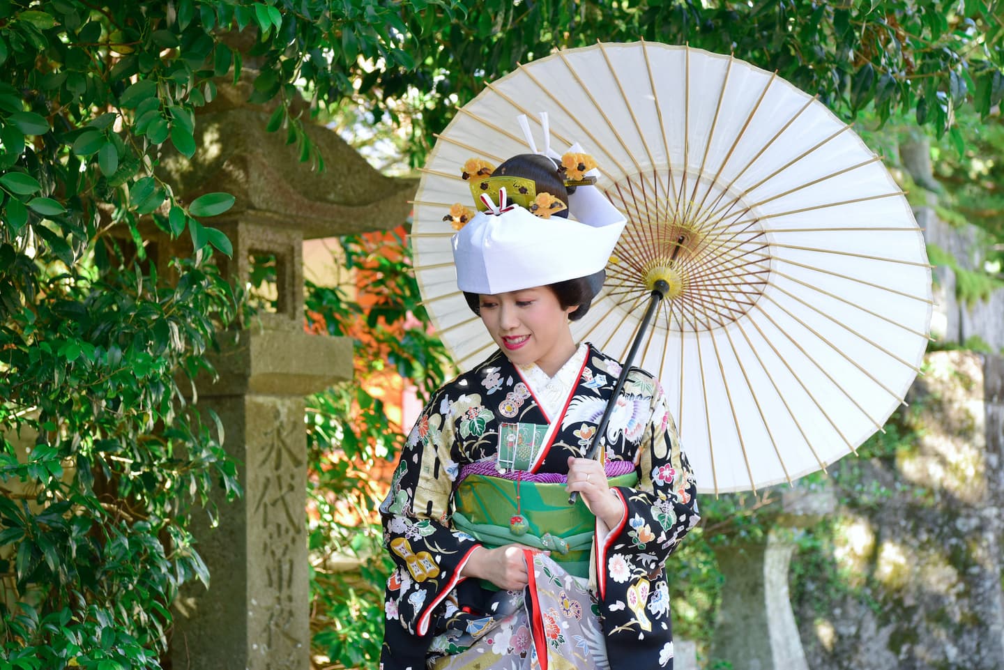 神社結婚式のかんざしと角隠し