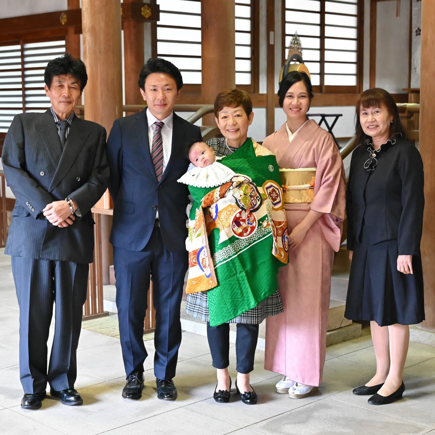 岡田国神社でお宮参りをした赤ちゃんの着物