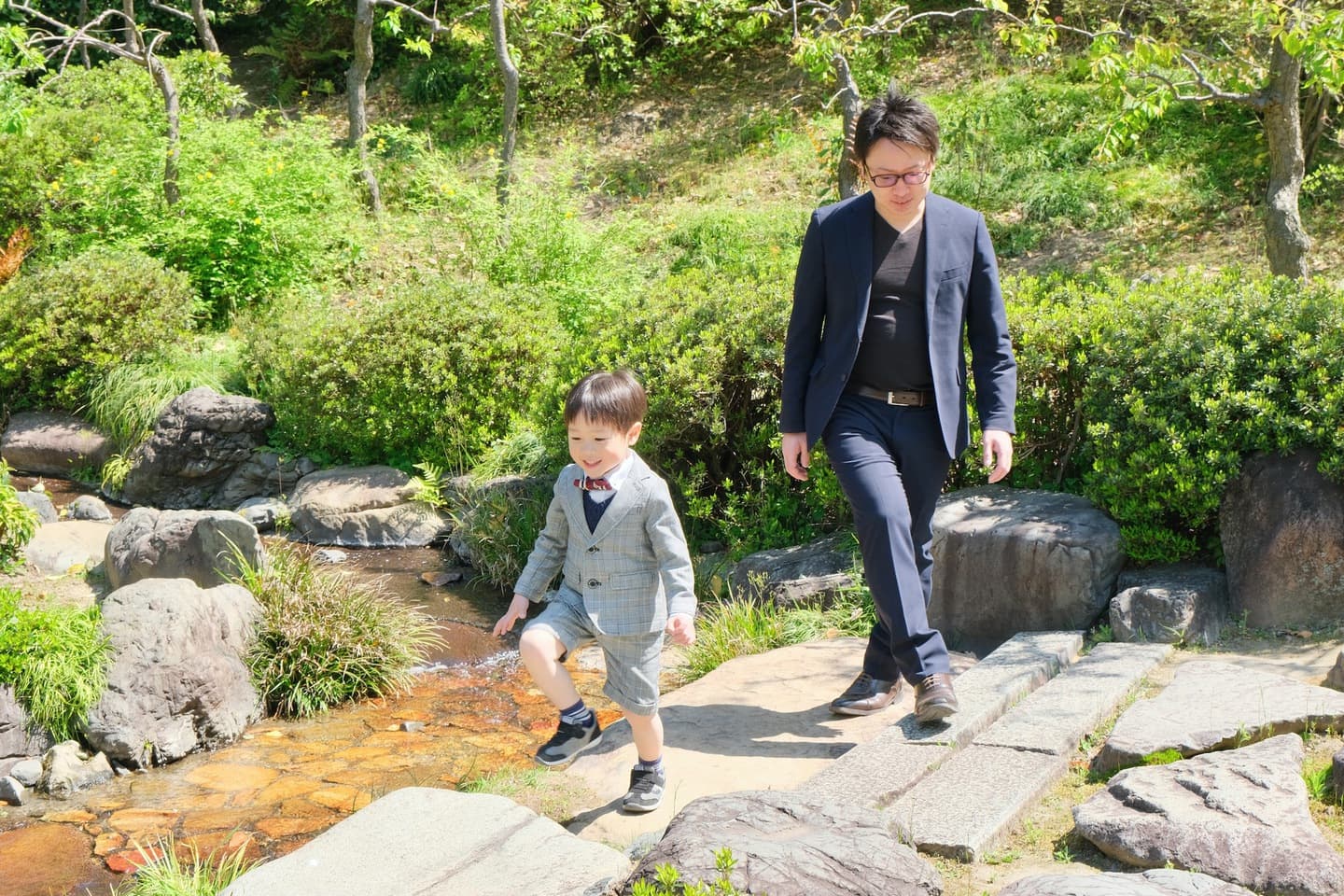 城南宮でお宮参りの赤ちゃんと家族