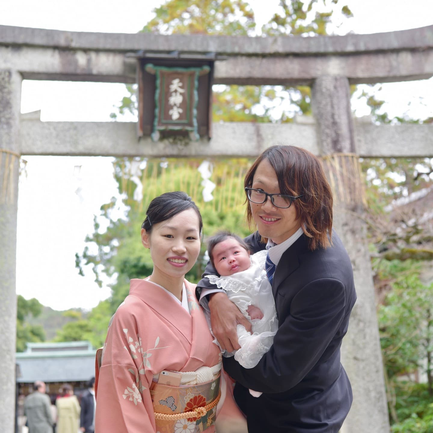 京都のわら天神でお宮参りをした写真