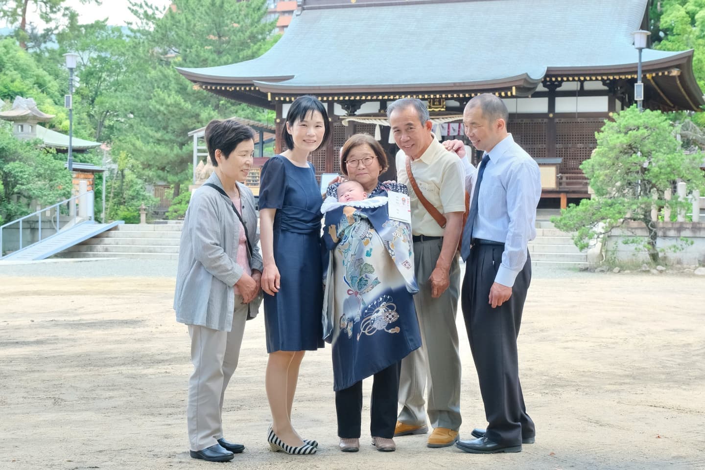 神戸市の弓弦羽神社でお宮参りをした写真