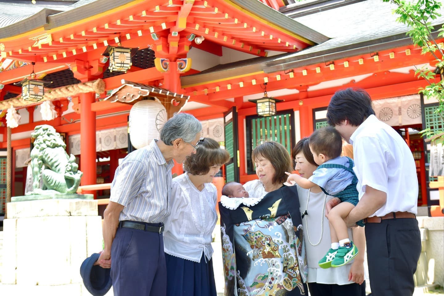 神社でお宮参りをした写真