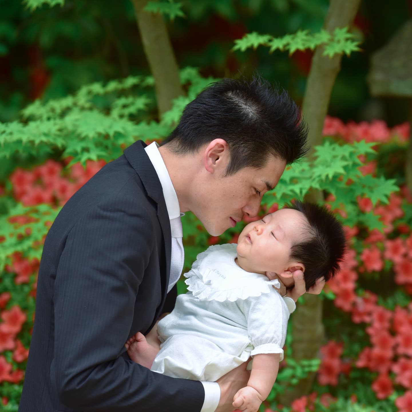 意賀美神社でお宮参りの赤ちゃんと家族